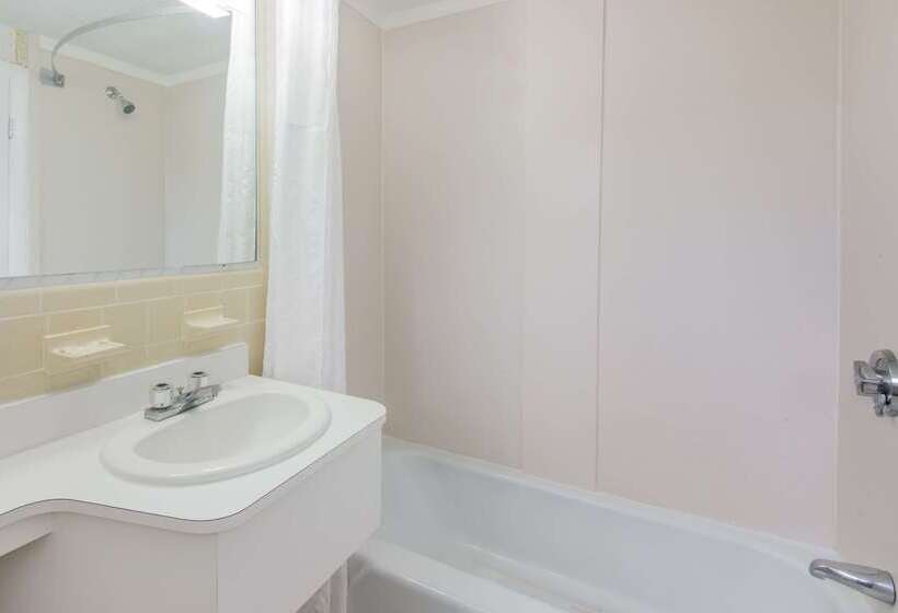 Мотель Super 8 By Wyndham W Yarmouth Hyannis/cape Cod