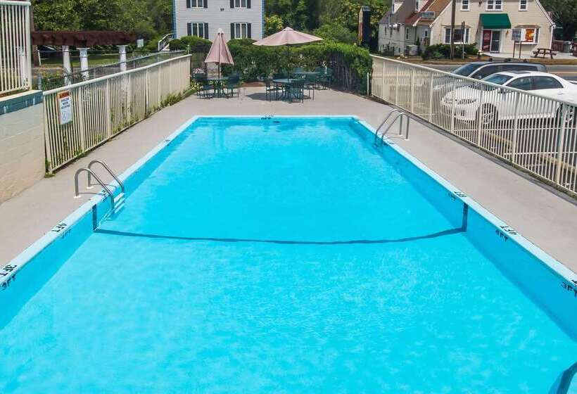 Мотель Super 8 By Wyndham W Yarmouth Hyannis/cape Cod