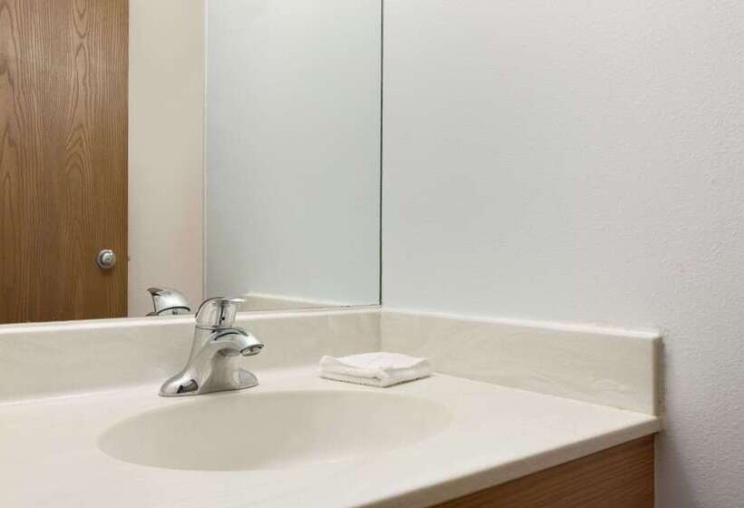 فندق على الطريق Super 8 By Wyndham Wall