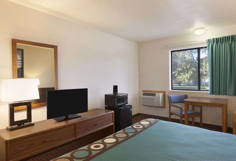 فندق على الطريق Super 8 By Wyndham Wall