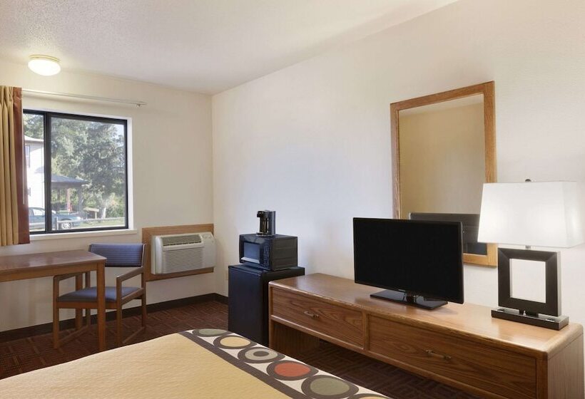 فندق على الطريق Super 8 By Wyndham Wall