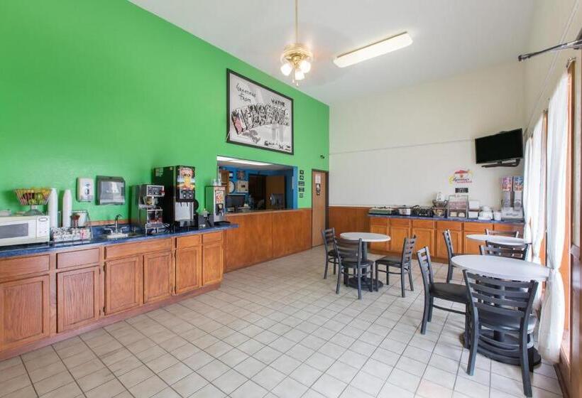 فندق على الطريق Super 8 By Wyndham Wayne