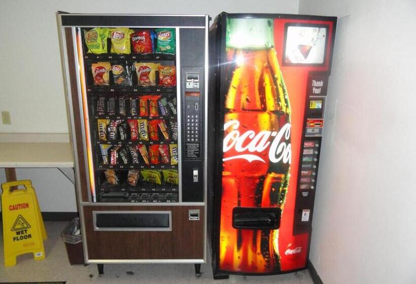 فندق على الطريق Super 8 By Wyndham Wayne