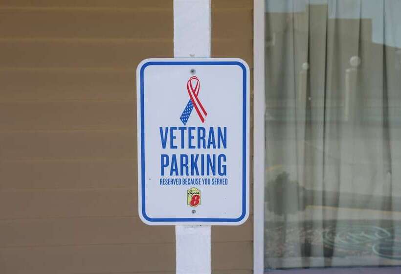 فندق على الطريق Super 8 By Wyndham Wells