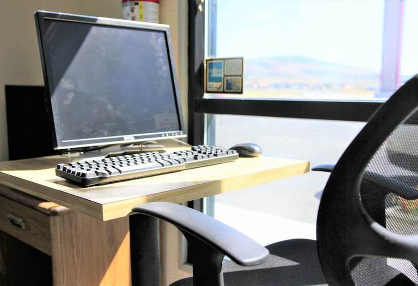 فندق على الطريق Super 8 By Wyndham Wells