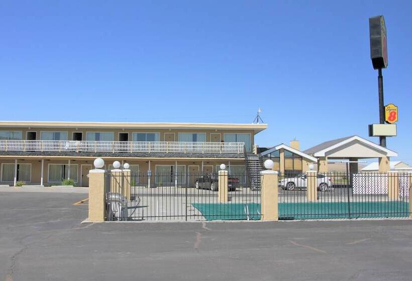 فندق على الطريق Super 8 By Wyndham Wells