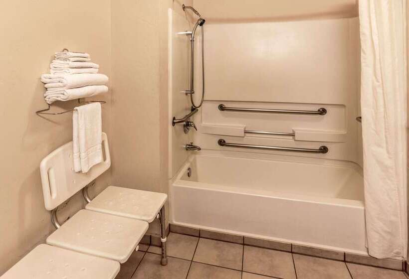 모텔 Super 8 By Wyndham Woodburn