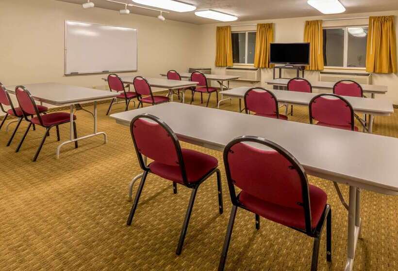 모텔 Super 8 By Wyndham Woodburn