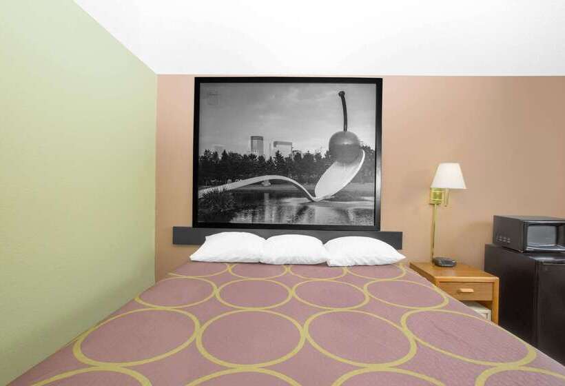 فندق على الطريق Super 8 By Wyndham Worthington Minnesota