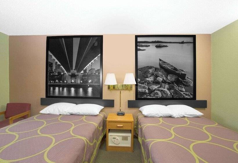 فندق على الطريق Super 8 By Wyndham Worthington Minnesota