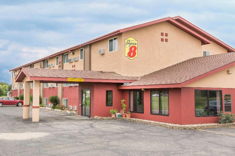 فندق على الطريق Super 8 By Wyndham Worthington Minnesota