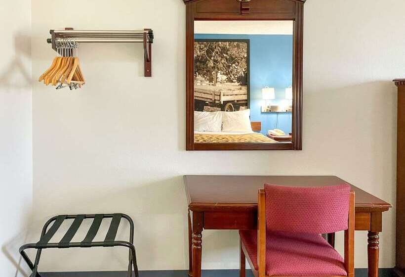 모텔 Rodeway Inn Near I 35 Lamoni