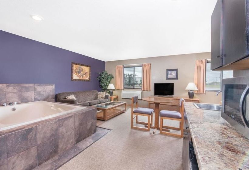 فندق على الطريق Super 8 By Wyndham Warroad