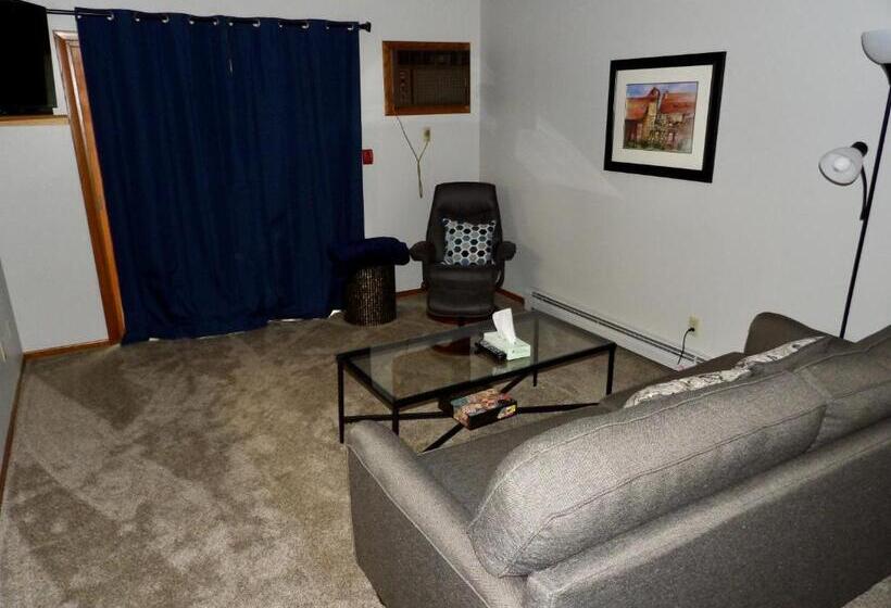 فندق على الطريق The Washburn Inn