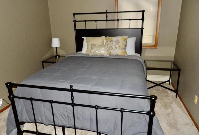 فندق على الطريق The Washburn Inn