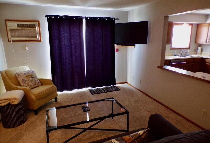 فندق على الطريق The Washburn Inn