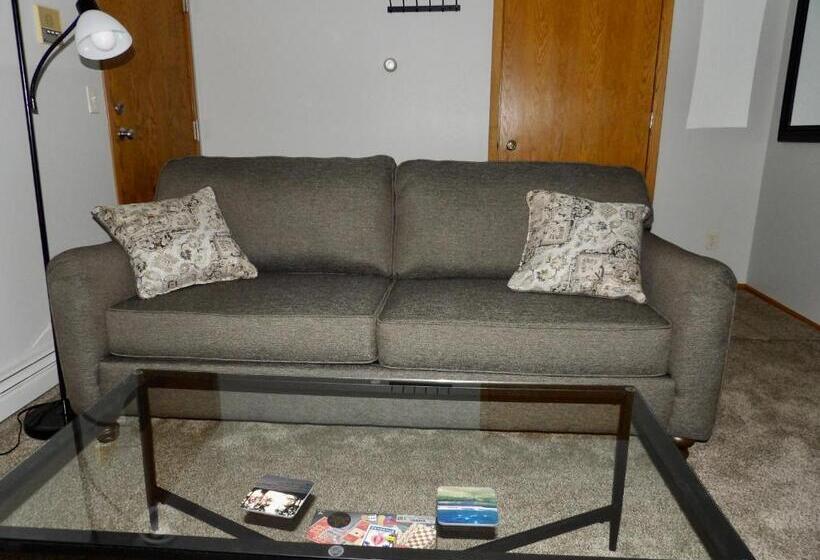 فندق على الطريق The Washburn Inn