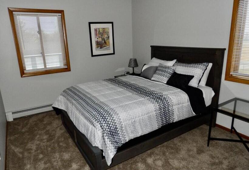 فندق على الطريق The Washburn Inn