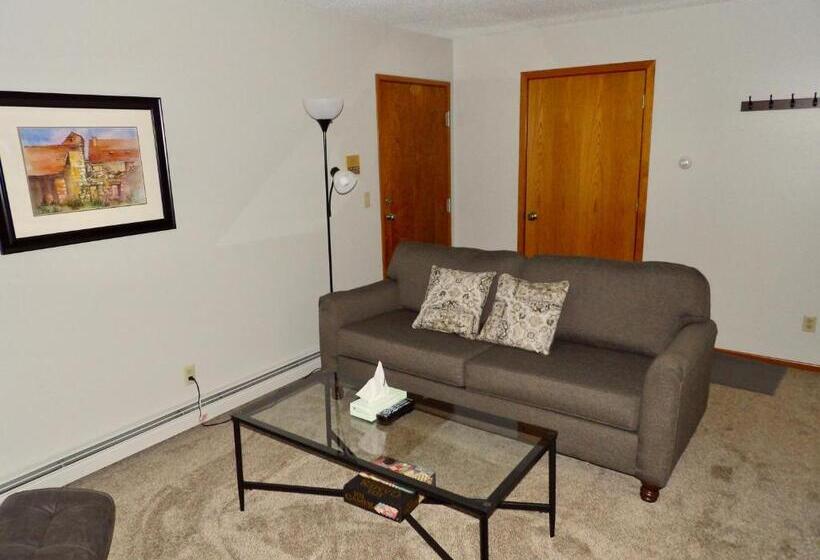 فندق على الطريق The Washburn Inn