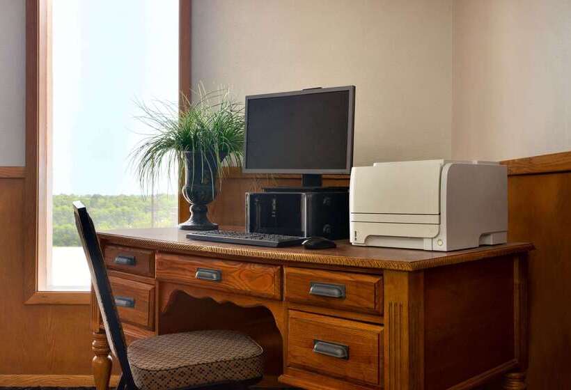 فندق على الطريق Travelodge By Wyndham Jefferson City