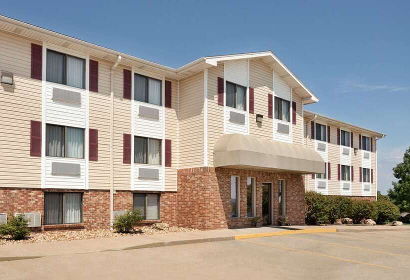 فندق على الطريق Travelodge By Wyndham Jefferson City