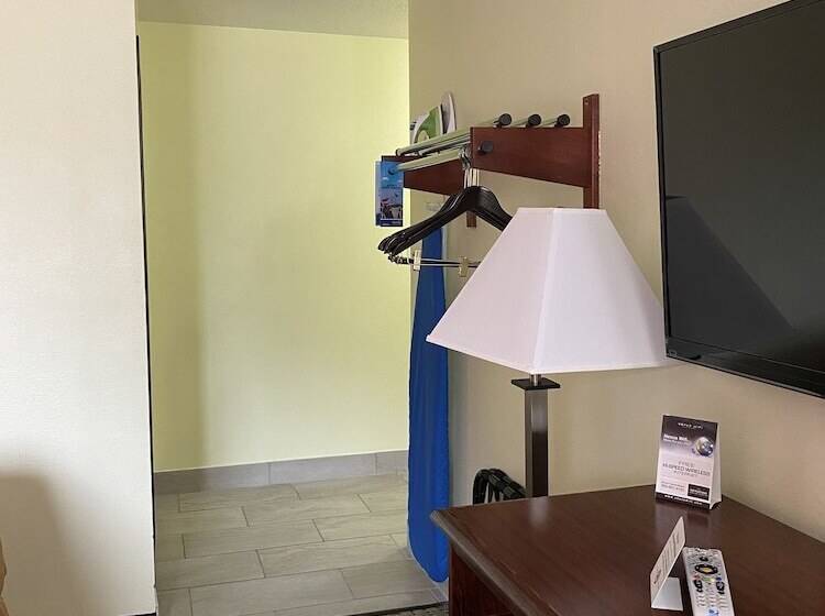 מוטל Travelodge By Wyndham La Porte/michigan City Area