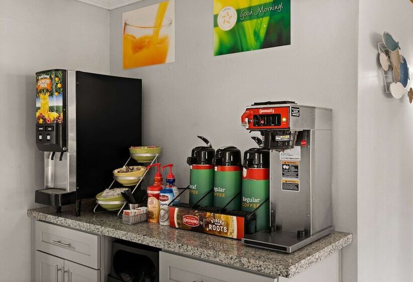 فندق على الطريق Quality Inn