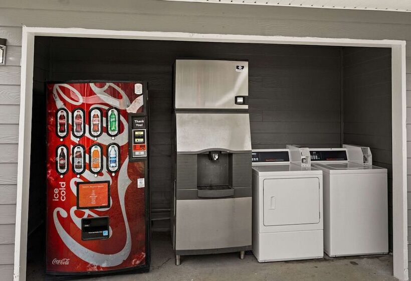 فندق على الطريق Quality Inn