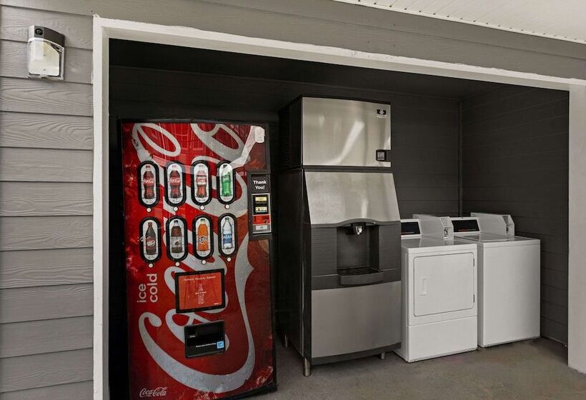 فندق على الطريق Quality Inn