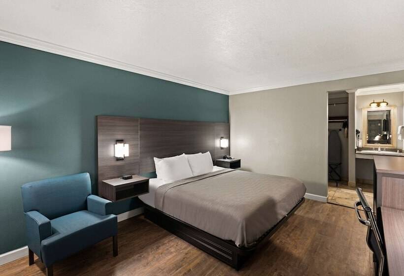 فندق على الطريق Quality Inn