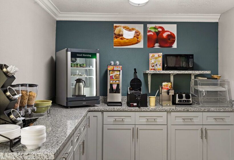 فندق على الطريق Quality Inn