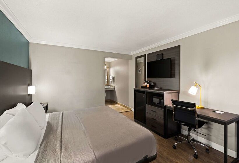 فندق على الطريق Quality Inn