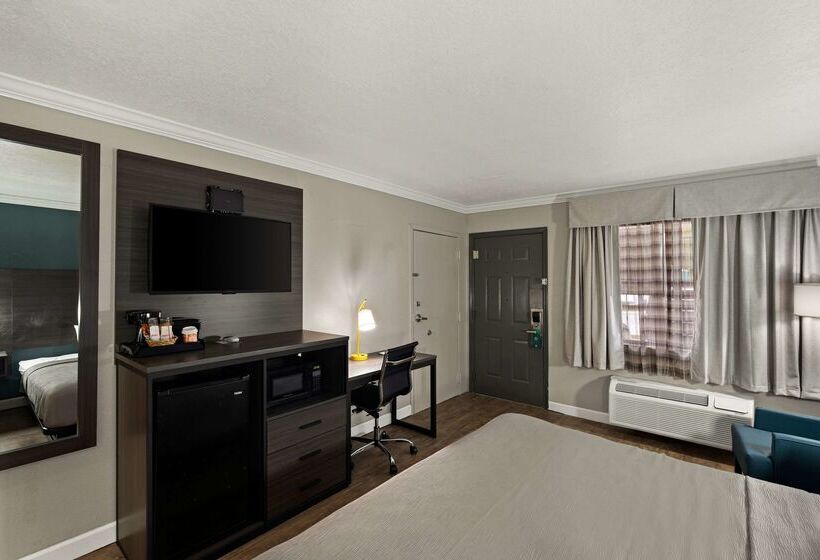 فندق على الطريق Quality Inn