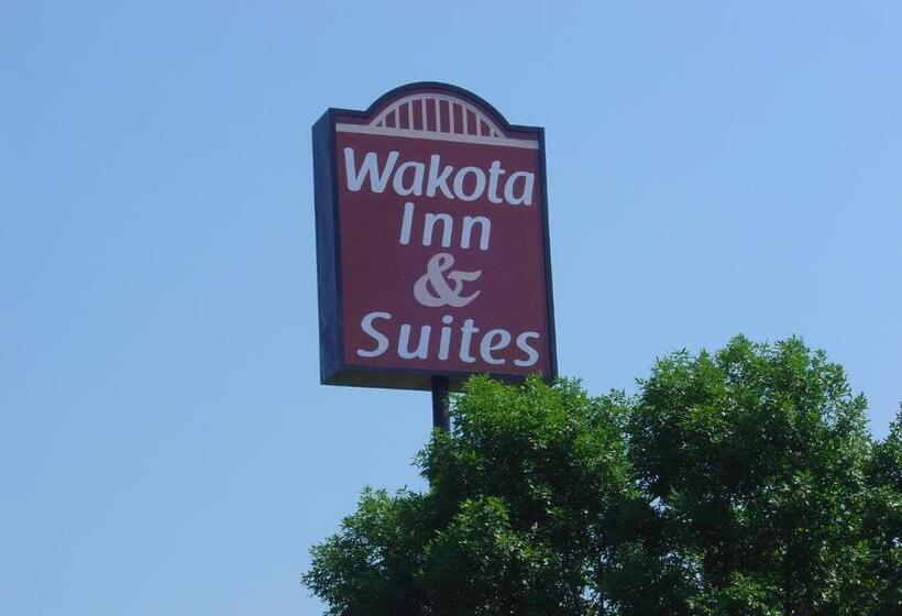 فندق على الطريق Wakota Inn And Suites