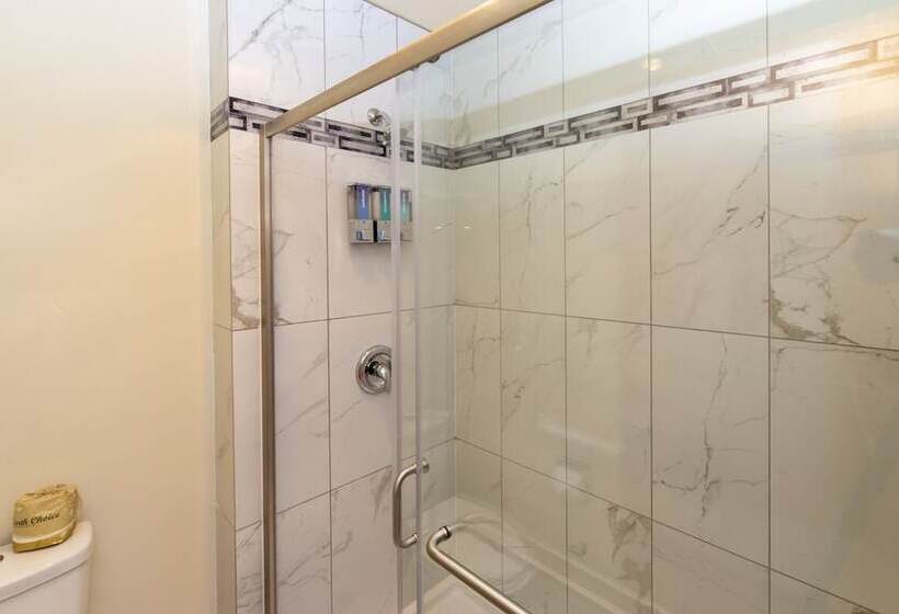 Surf Motel And Gardens