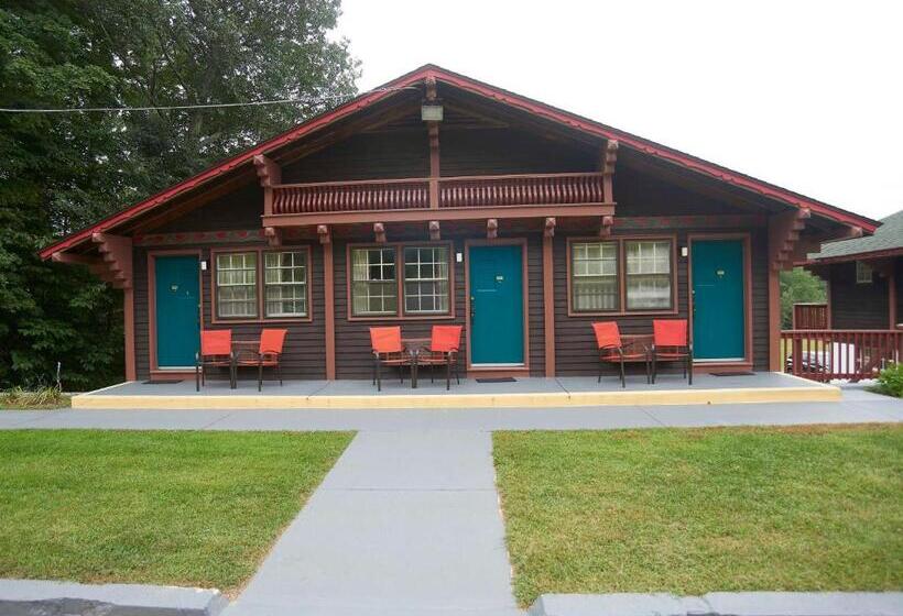 Swiss Chalets Village Inn