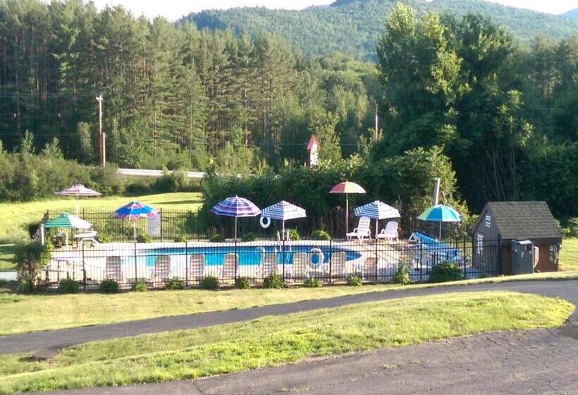 Swiss Chalets Village Inn