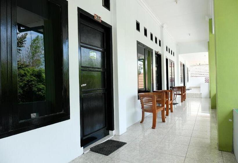 فندق صغير Esbe Hotel Syariah By Oyo Rooms