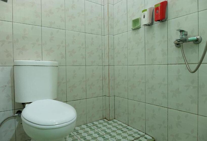 הוסטל Esbe Hotel Syariah By Oyo Rooms