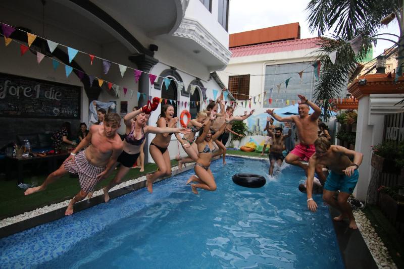 Mad Monkey Phnom Penh   Hostel