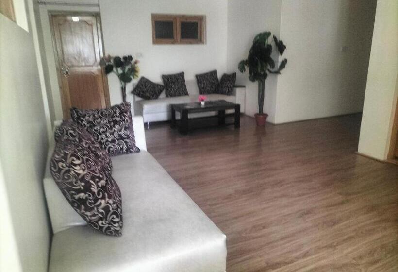 צימר Ladakh Orchard House