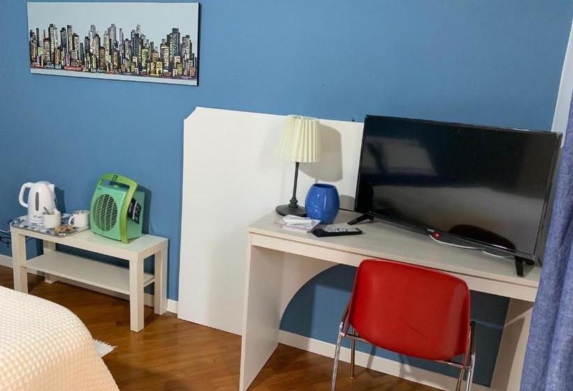 تختخواب و صبحانه Flora Inn Scotti S House Due Passi In Centro