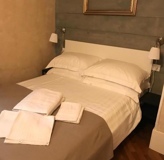 تختخواب و صبحانه Flora Inn Scotti S House Due Passi In Centro