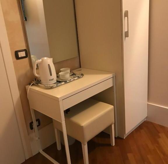 تختخواب و صبحانه Flora Inn Scotti S House Due Passi In Centro