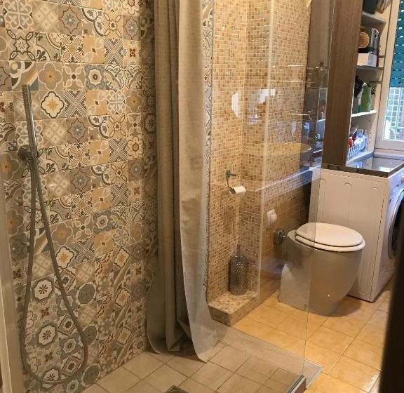 تختخواب و صبحانه Flora Inn Scotti S House Due Passi In Centro