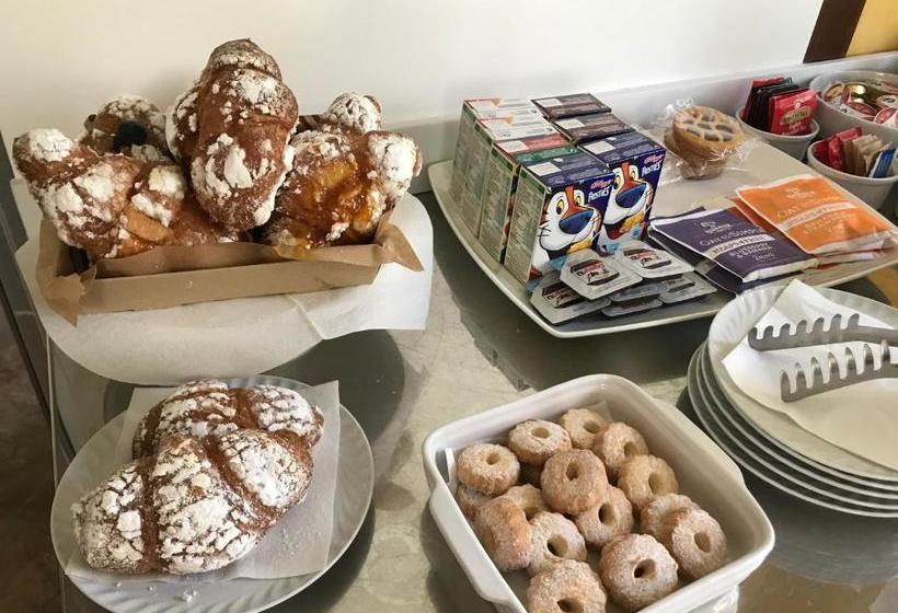 تختخواب و صبحانه Flora Inn Scotti S House Due Passi In Centro