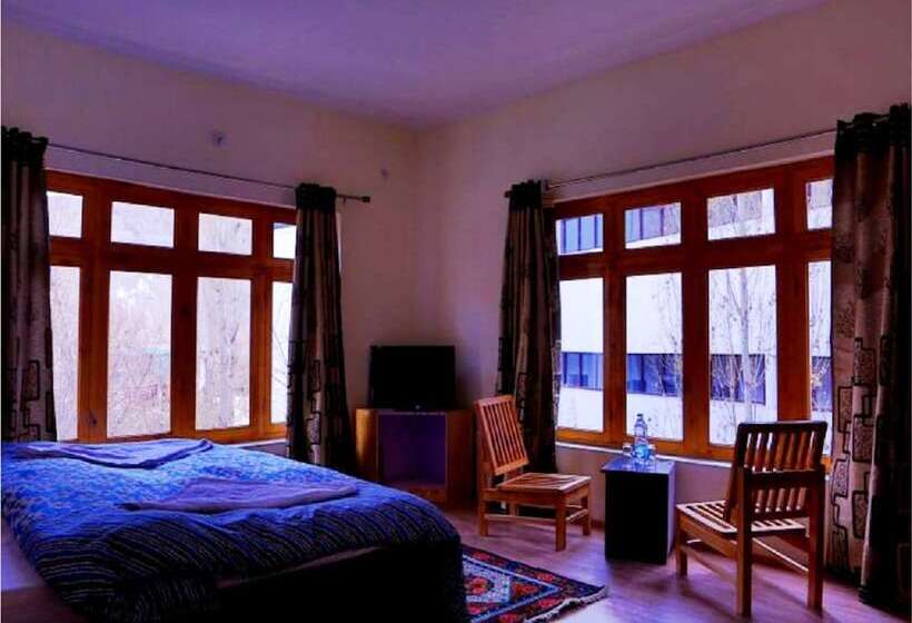 צימר Ladakh Orchard House