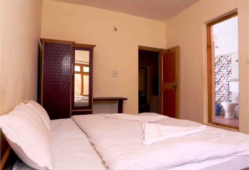 צימר Ladakh Orchard House