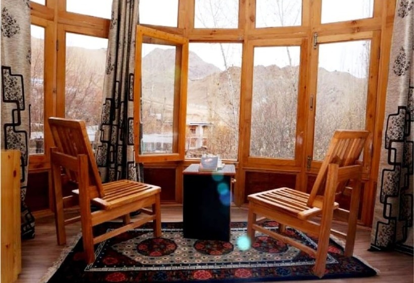 צימר Ladakh Orchard House