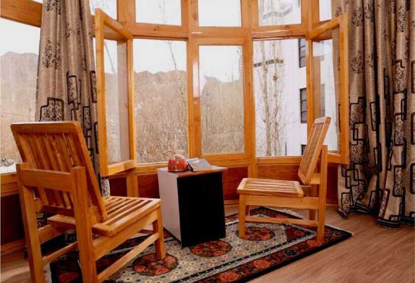 צימר Ladakh Orchard House